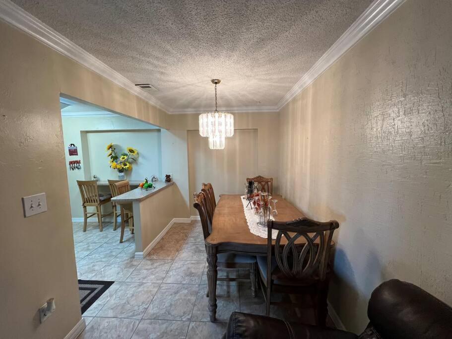 Cheerful 3-Bedroom Home, Free Parking On Premises Miami Gardens Zewnętrze zdjęcie